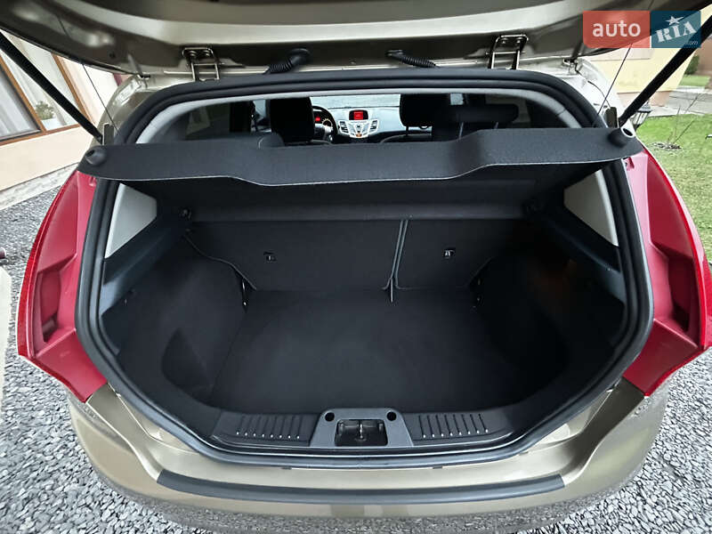 Хэтчбек Ford Fiesta 2011 в Мукачево