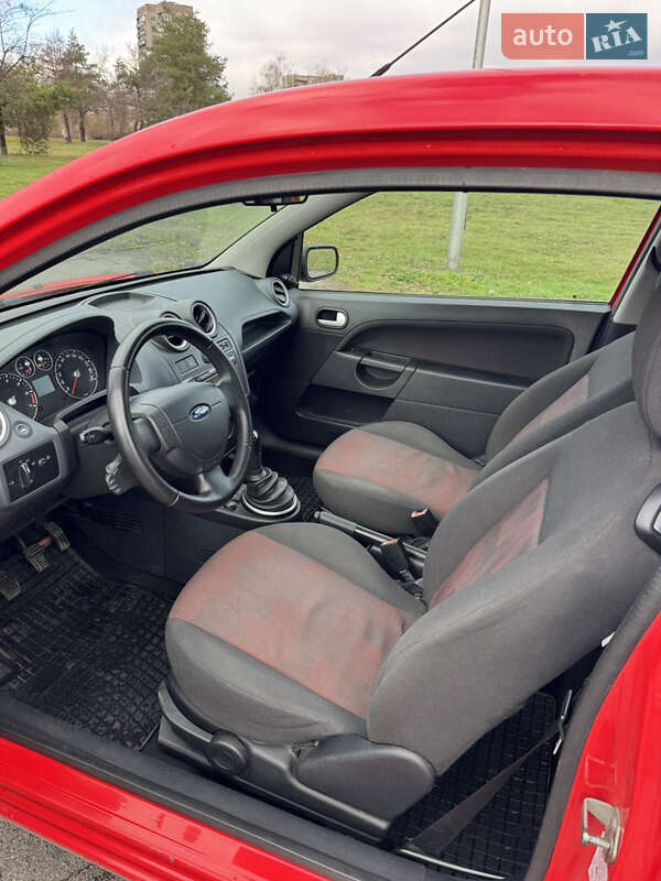 Хетчбек Ford Fiesta 2006 в Горішніх Плавнях