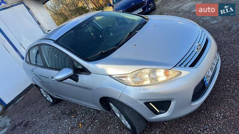 Седан Ford Fiesta 2011 в Львові