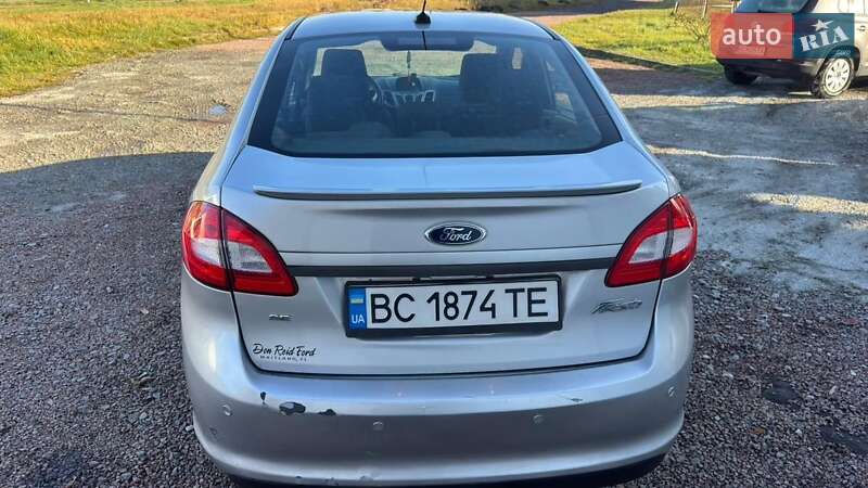 Седан Ford Fiesta 2011 в Львові