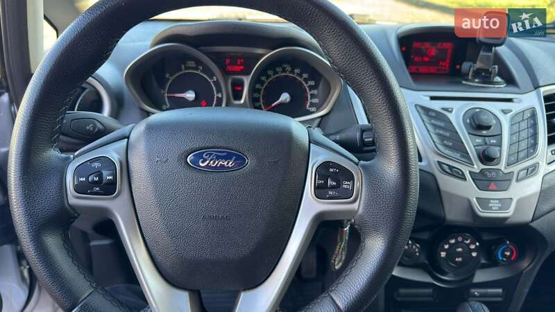 Седан Ford Fiesta 2011 в Львові