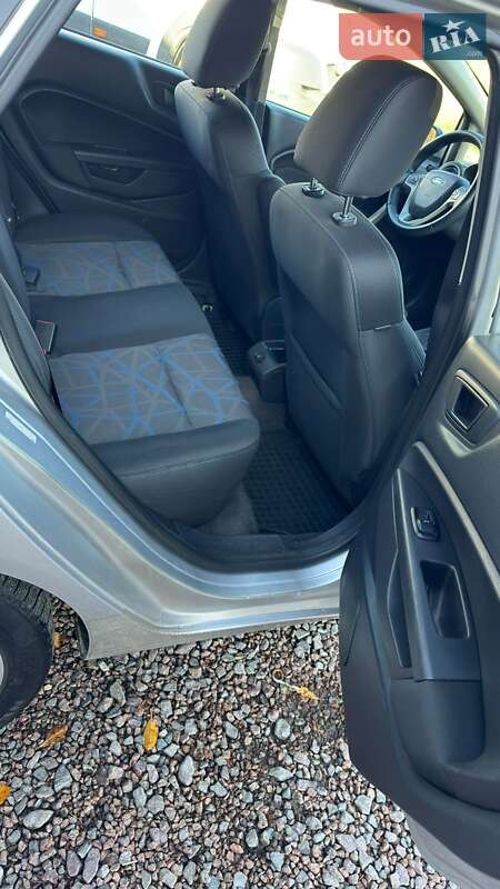 Седан Ford Fiesta 2011 в Львові