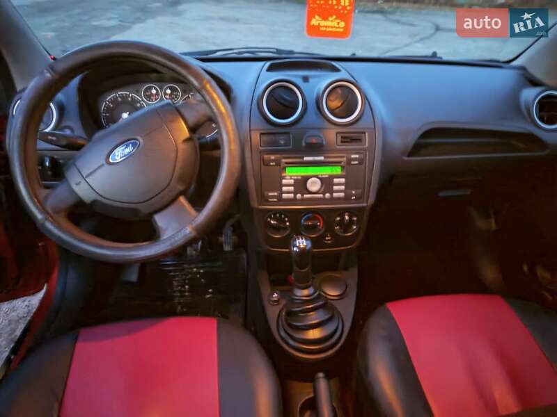 Хетчбек Ford Fiesta 2006 в Старій Синяві
