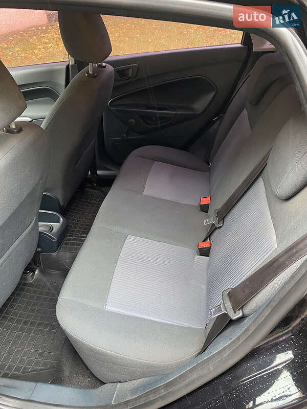 Хетчбек Ford Fiesta 2012 в Чернігові