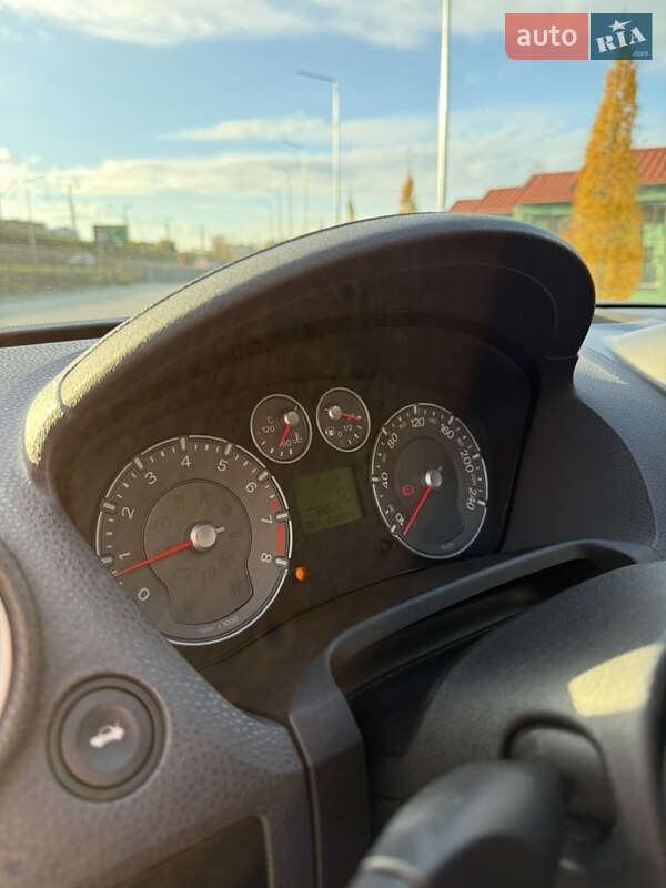 Хэтчбек Ford Fiesta 2007 в Ирпене