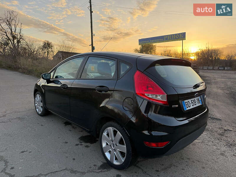 Хетчбек Ford Fiesta 2010 в Дубні