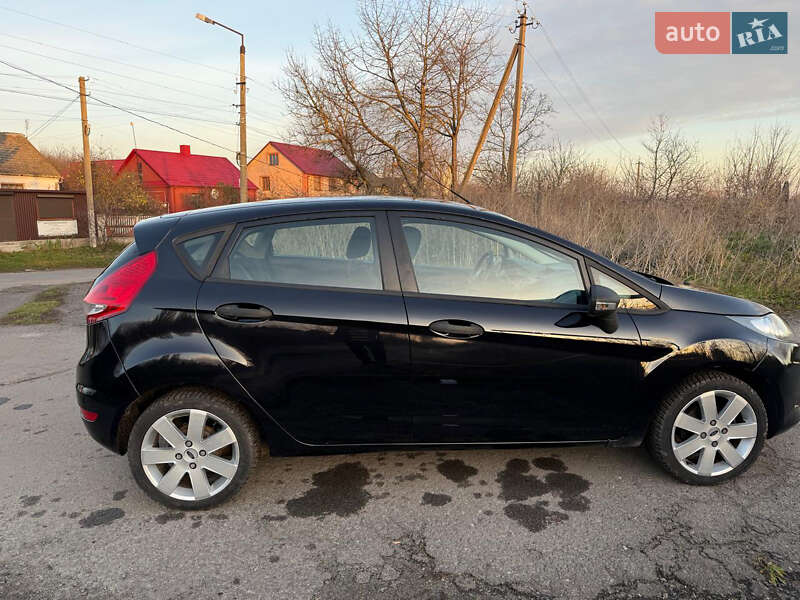 Хетчбек Ford Fiesta 2010 в Дубні