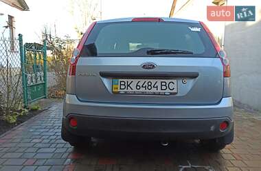 Хэтчбек Ford Fiesta 2006 в Здолбунове