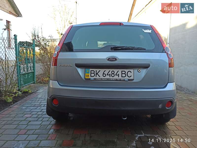 Хэтчбек Ford Fiesta 2006 в Здолбунове