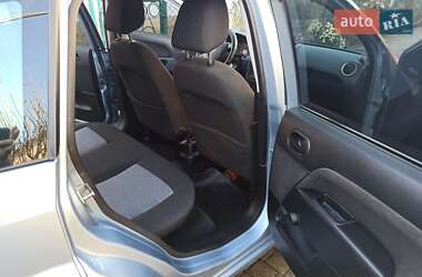 Хэтчбек Ford Fiesta 2006 в Здолбунове