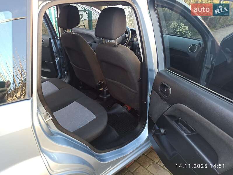 Хэтчбек Ford Fiesta 2006 в Здолбунове