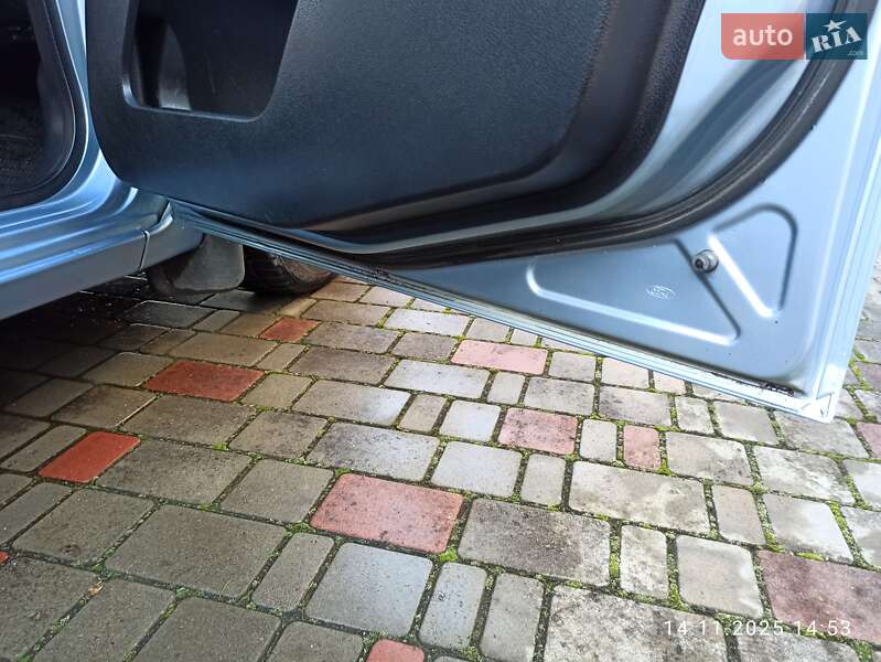 Хэтчбек Ford Fiesta 2006 в Здолбунове