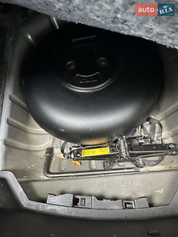 Седан Ford Fiesta 2013 в Львові фото 6 Седан Ford Fiesta 2013 в Львові