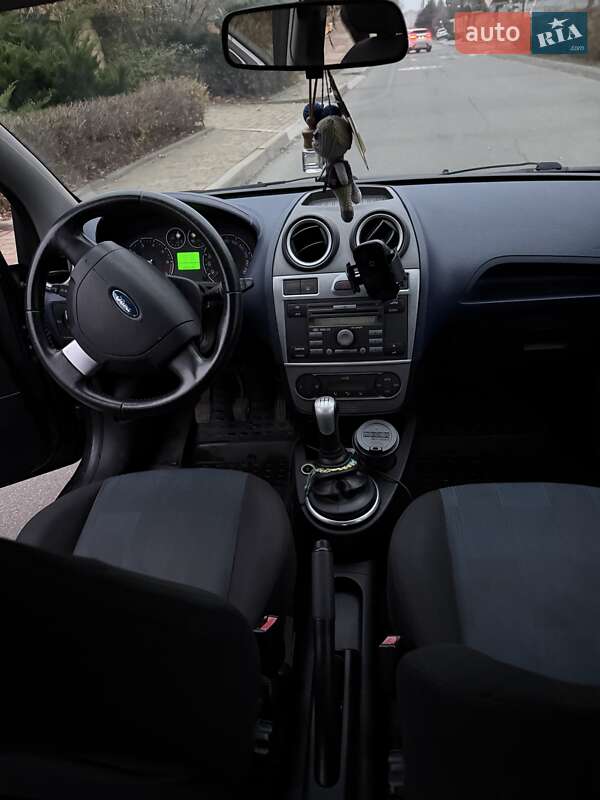 Хетчбек Ford Fiesta 2006 в Дніпрі