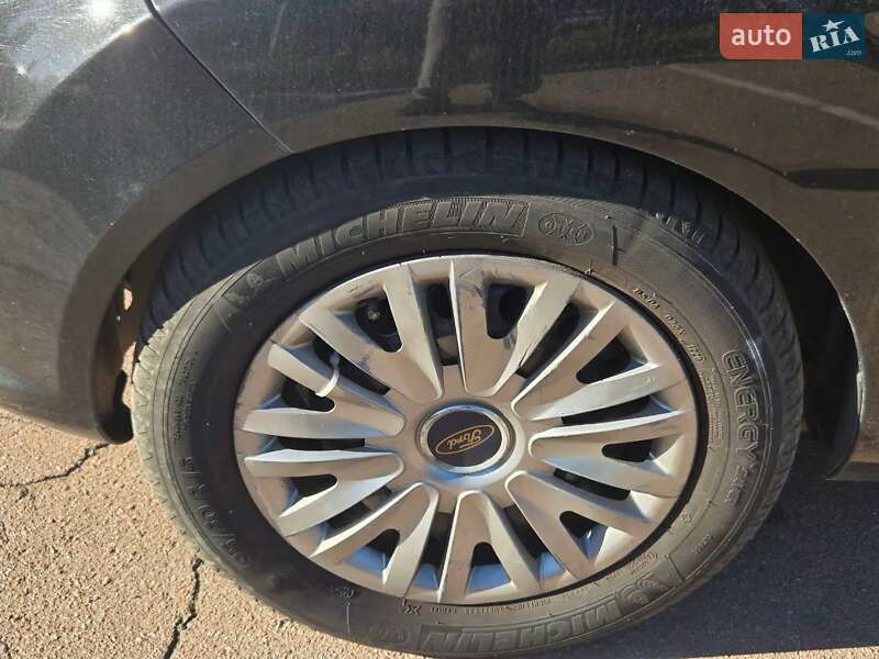 Хетчбек Ford Fiesta 2014 в Києві