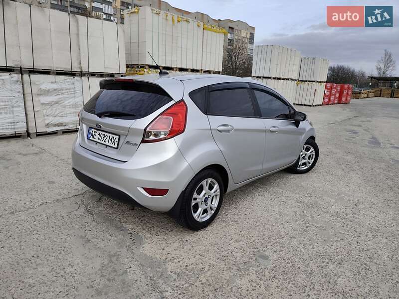 Хэтчбек Ford Fiesta 2015 в Никополе