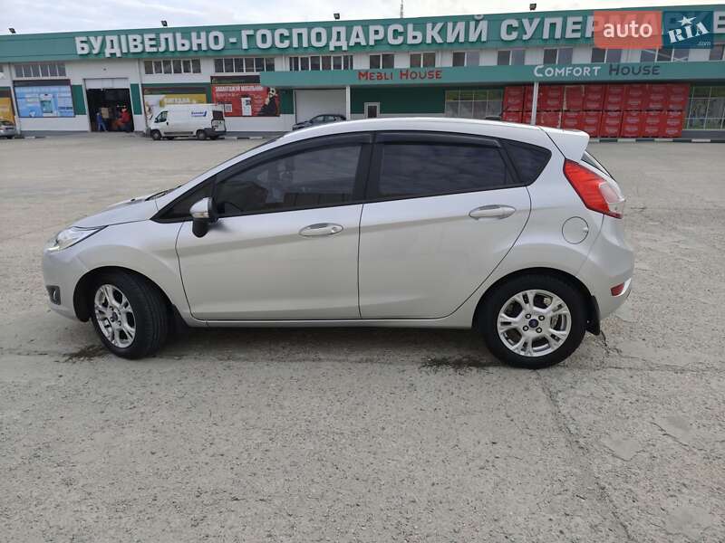 Хэтчбек Ford Fiesta 2015 в Никополе