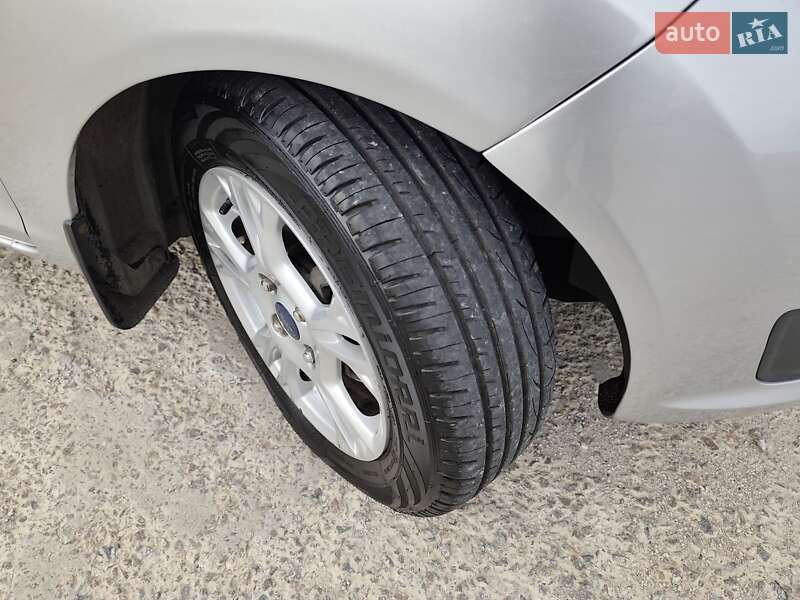 Хэтчбек Ford Fiesta 2015 в Никополе