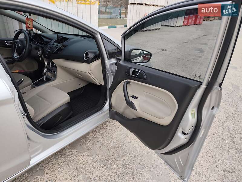 Хэтчбек Ford Fiesta 2015 в Никополе