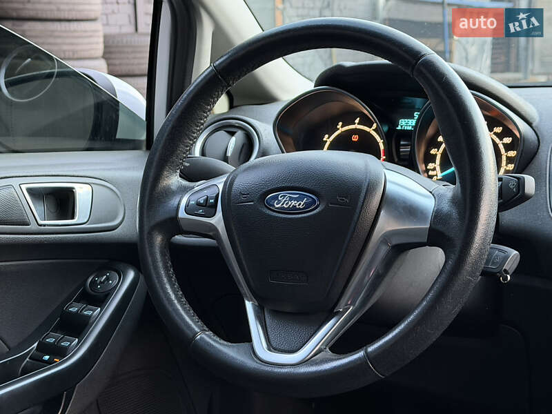Хэтчбек Ford Fiesta 2015 в Киеве