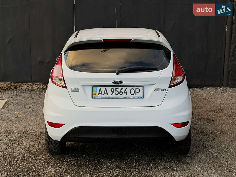 Хэтчбек Ford Fiesta 2015 в Киеве