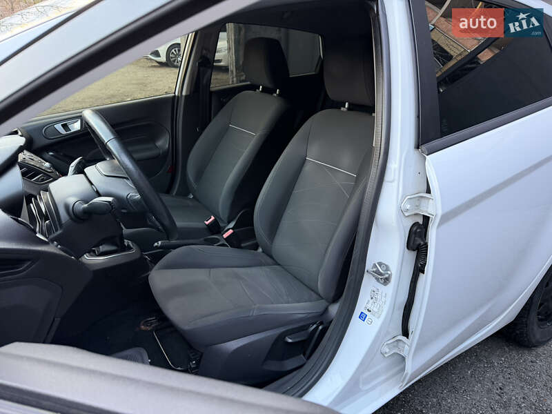 Хэтчбек Ford Fiesta 2015 в Киеве