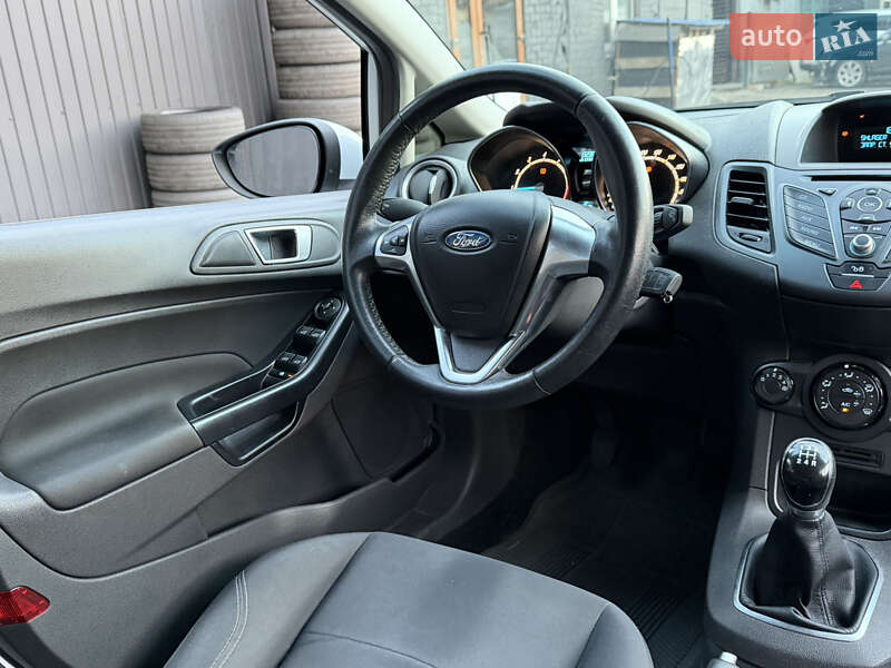 Хэтчбек Ford Fiesta 2015 в Киеве
