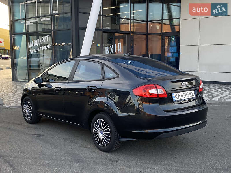 Седан Ford Fiesta 2013 в Києві фото 13 Седан Ford Fiesta 2013 в Києві
