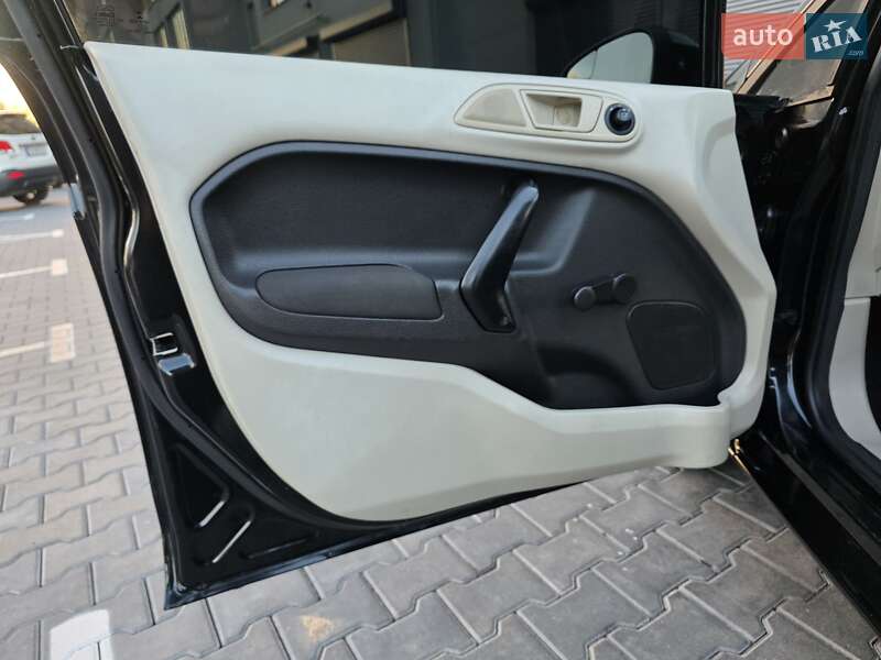 Хэтчбек Ford Fiesta 2013 в Хмельницком