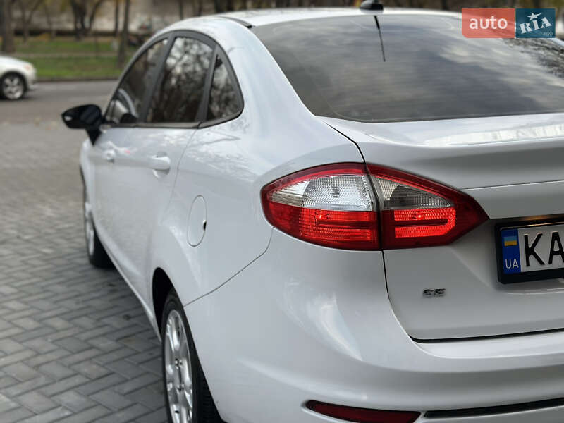 Седан Ford Fiesta 2015 в Миколаєві