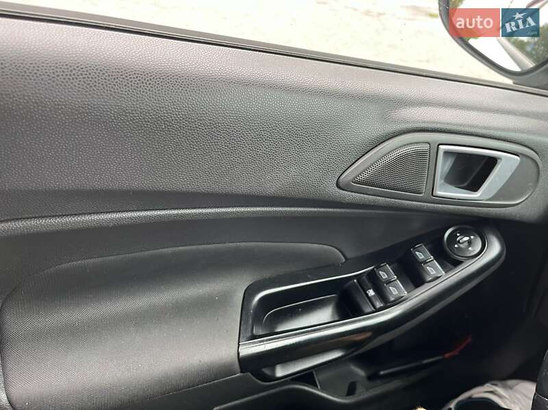 Хэтчбек Ford Fiesta 2013 в Звягеле