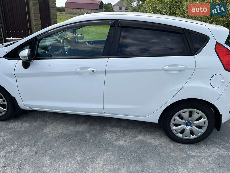 Хэтчбек Ford Fiesta 2013 в Звягеле