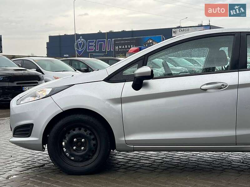 Седан Ford Fiesta 2015 в Львові