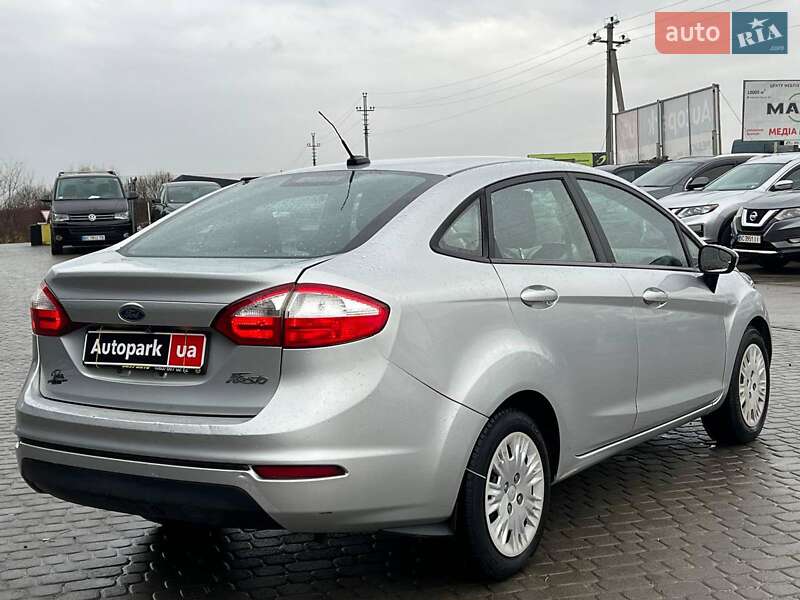 Седан Ford Fiesta 2015 в Львові