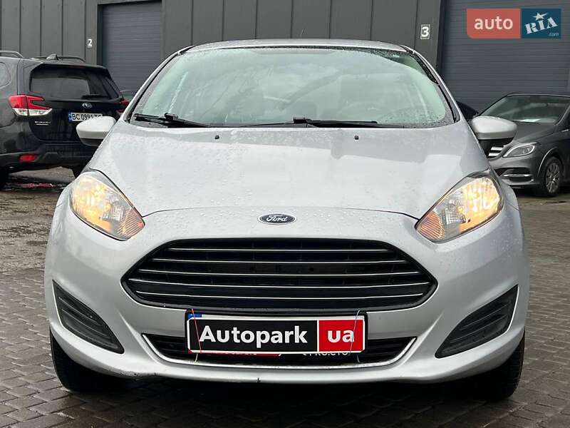 Седан Ford Fiesta 2015 в Львові