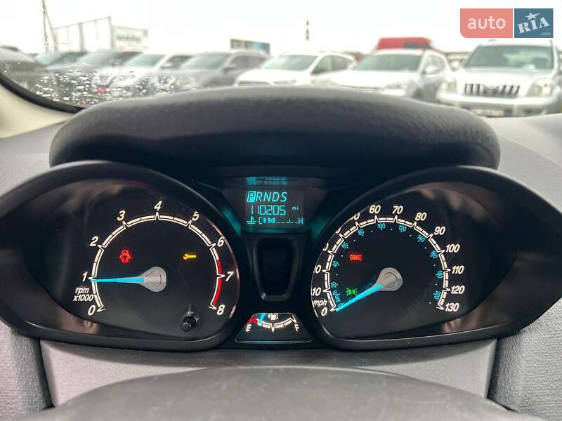 Седан Ford Fiesta 2015 в Львові