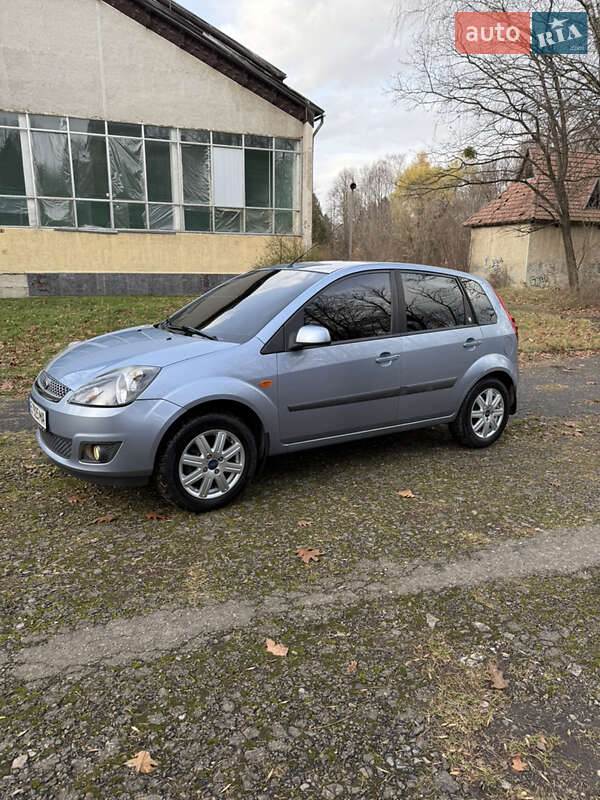 Хэтчбек Ford Fiesta 2007 в Долине