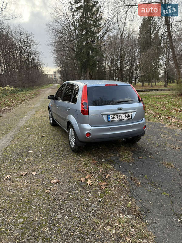 Хэтчбек Ford Fiesta 2007 в Долине