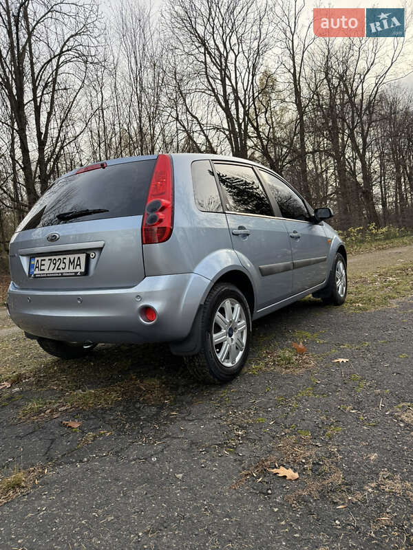 Хэтчбек Ford Fiesta 2007 в Долине