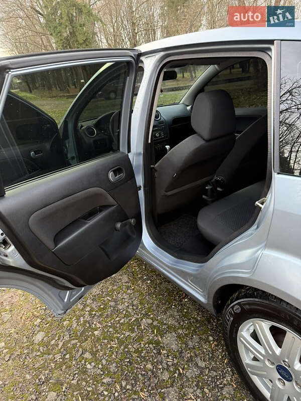 Хэтчбек Ford Fiesta 2007 в Долине