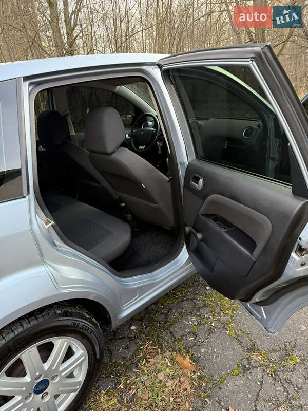 Хэтчбек Ford Fiesta 2007 в Долине