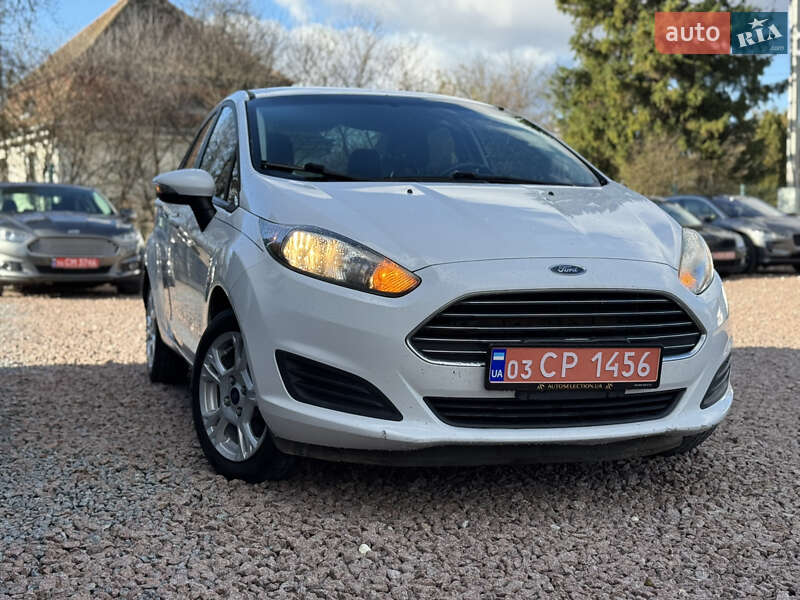 Седан Ford Fiesta 2016 в Дрогобичі