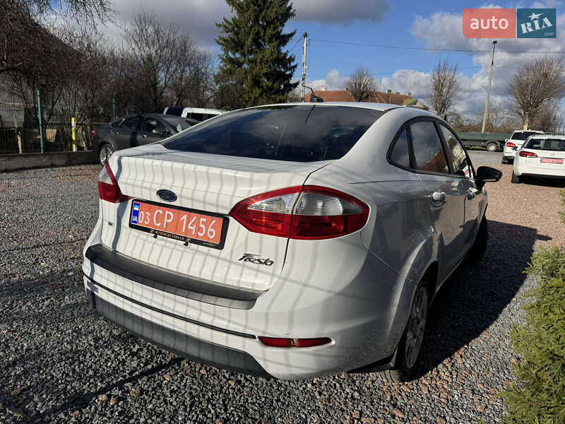 Седан Ford Fiesta 2016 в Дрогобичі