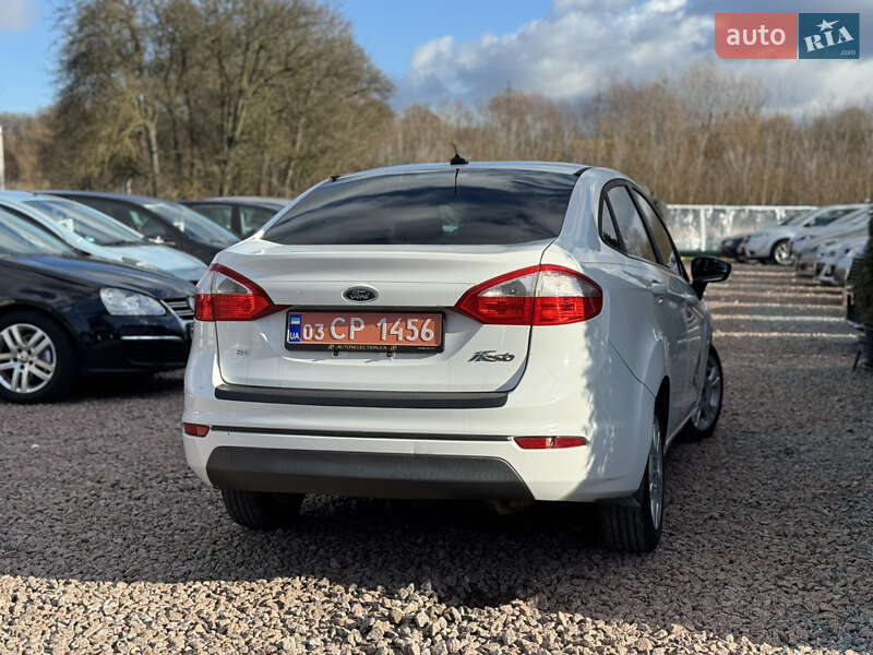 Седан Ford Fiesta 2016 в Дрогобичі