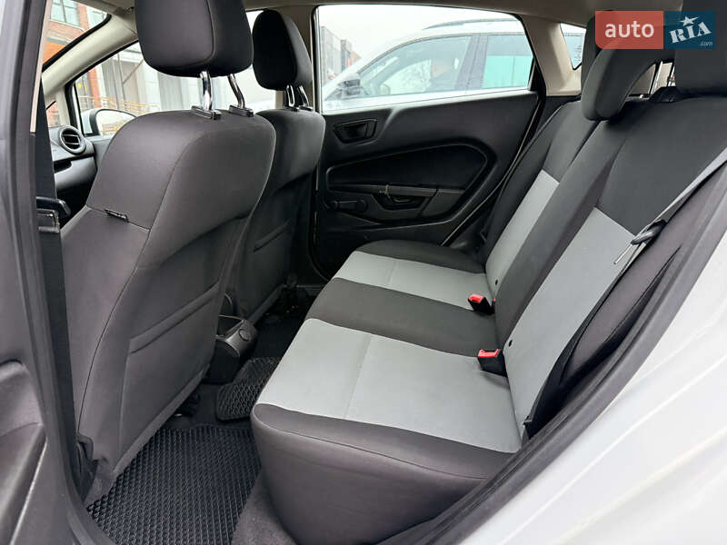 Хетчбек Ford Fiesta 2016 в Вінниці