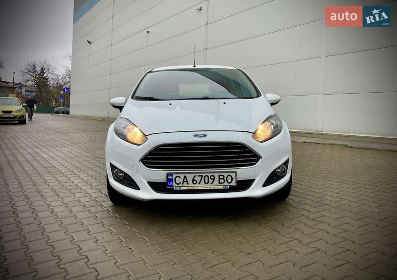 Хэтчбек Ford Fiesta 2015 в Киеве