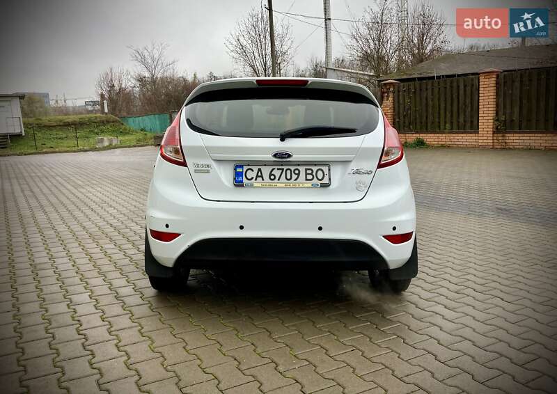 Хэтчбек Ford Fiesta 2015 в Киеве