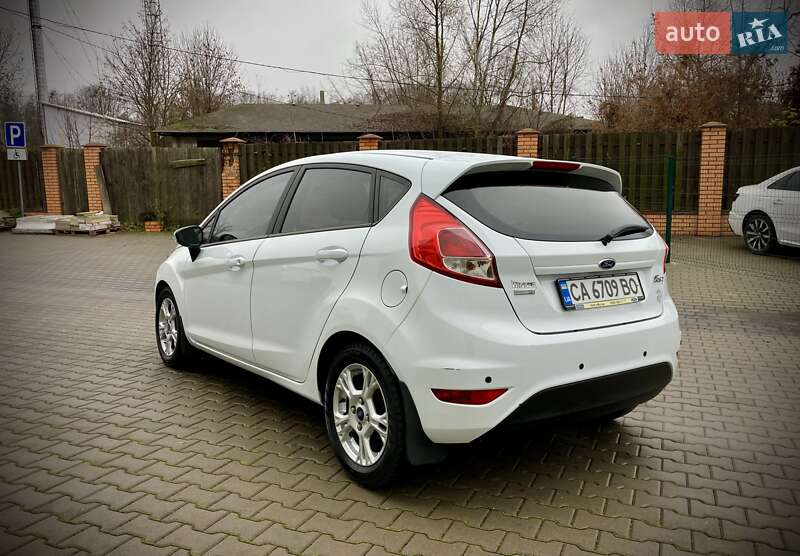 Хэтчбек Ford Fiesta 2015 в Киеве