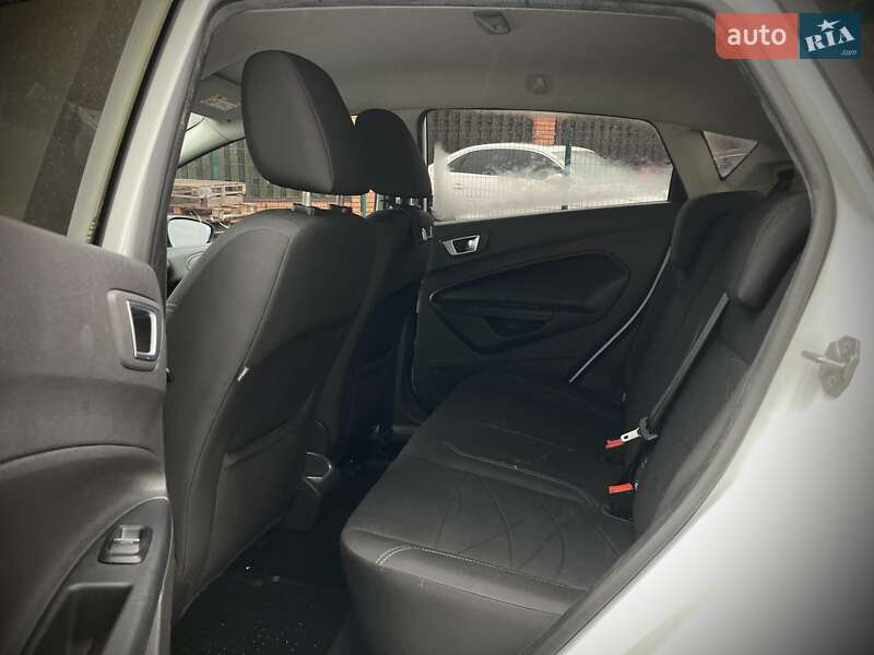 Хэтчбек Ford Fiesta 2015 в Киеве