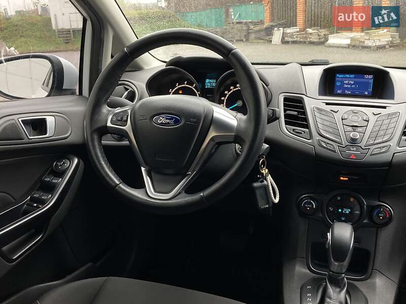 Хэтчбек Ford Fiesta 2015 в Киеве